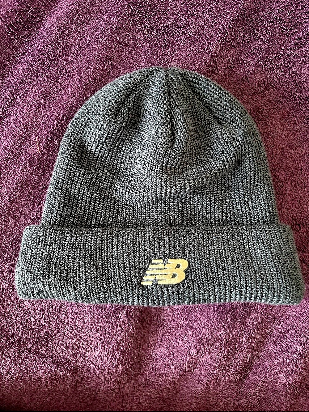 New Balance Cuffed Beanie Flying NB Logo Navy blue